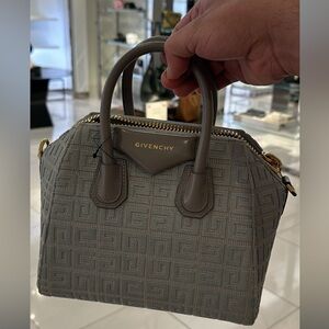❤️ BRAND NEW GIVENCHY MINI ANTIGONA BAG IN 4G EMBROIDERED CANVAS.
